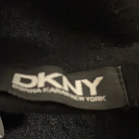 DKNY BERET, NEVER WORN, BLACK. - Picture 4 of 6